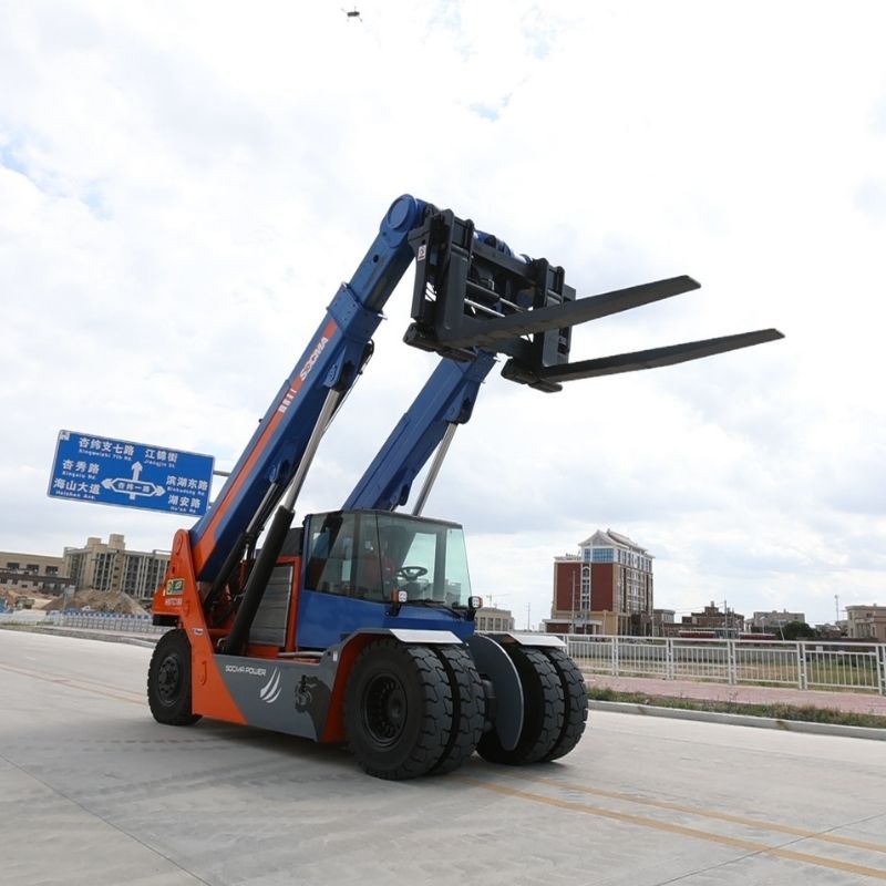 Телескопический погрузчик SOCMA HNTC-180 грузоподъемностью 18 тонн для работы с контейнерами